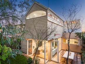 Bright and Spacious Home in McMahons Point, Sydney